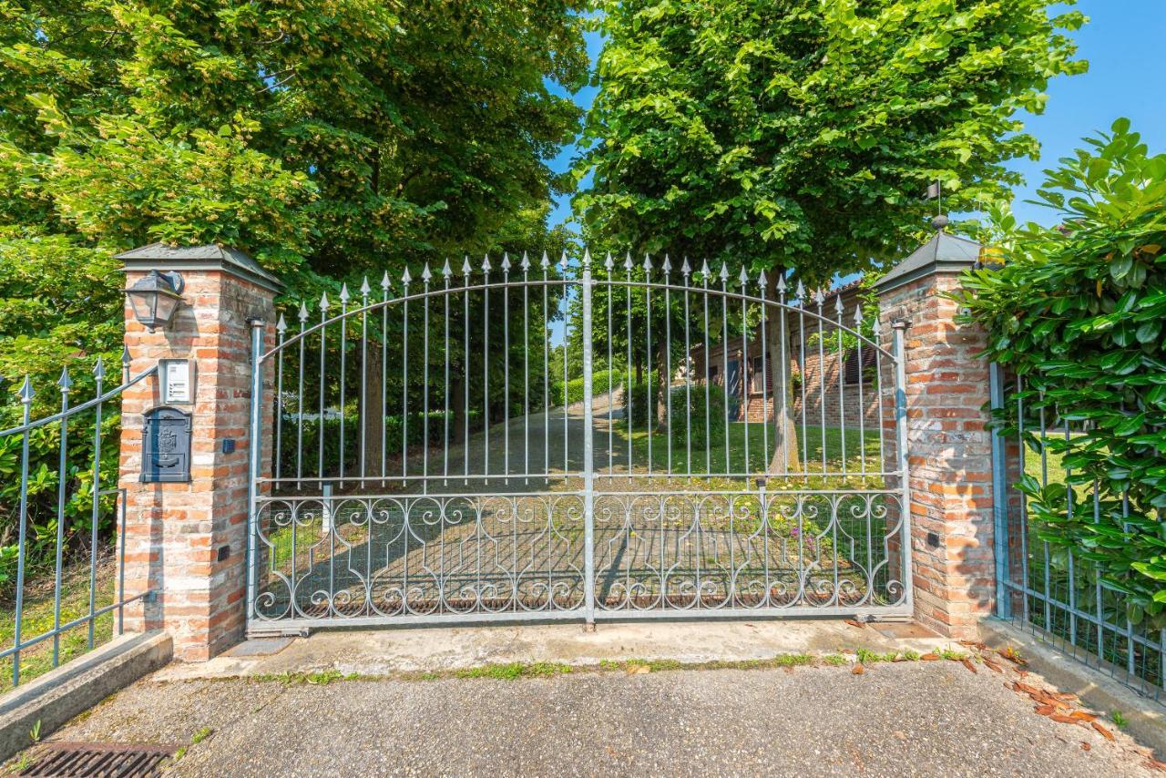 Villa Cornelia , Entire Villa With Private Pool Corneliano d'Alba ภายนอก รูปภาพ