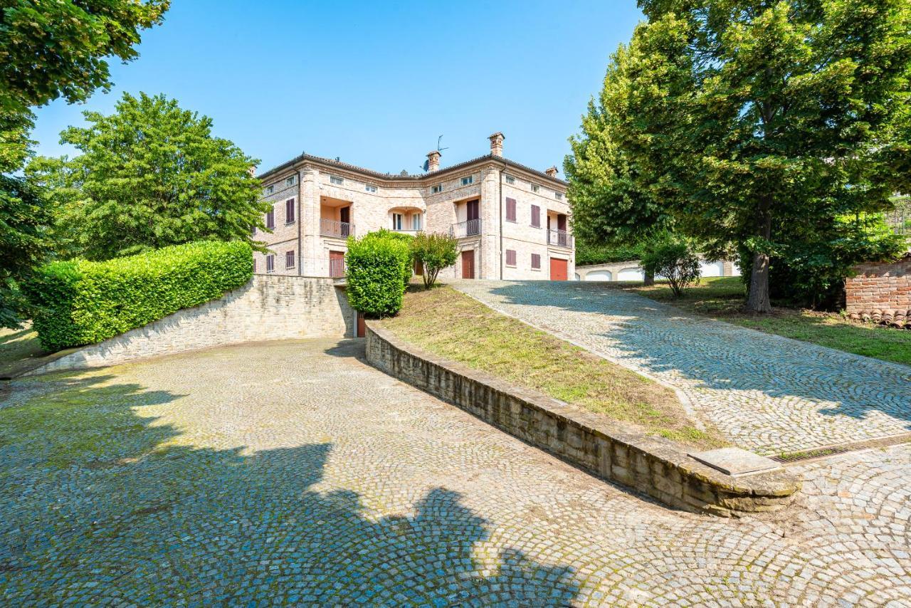 Villa Cornelia , Entire Villa With Private Pool Corneliano d'Alba ภายนอก รูปภาพ