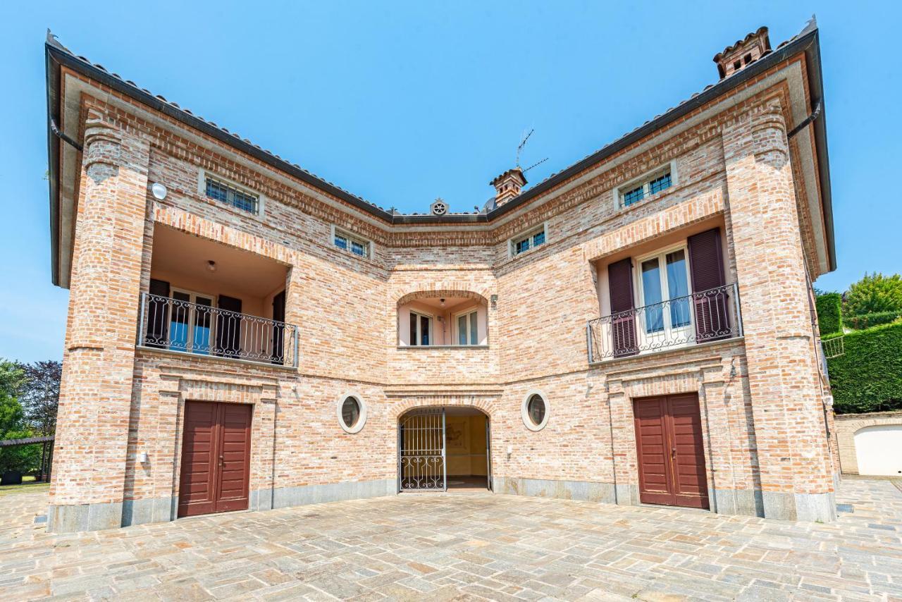 Villa Cornelia , Entire Villa With Private Pool Corneliano d'Alba ภายนอก รูปภาพ