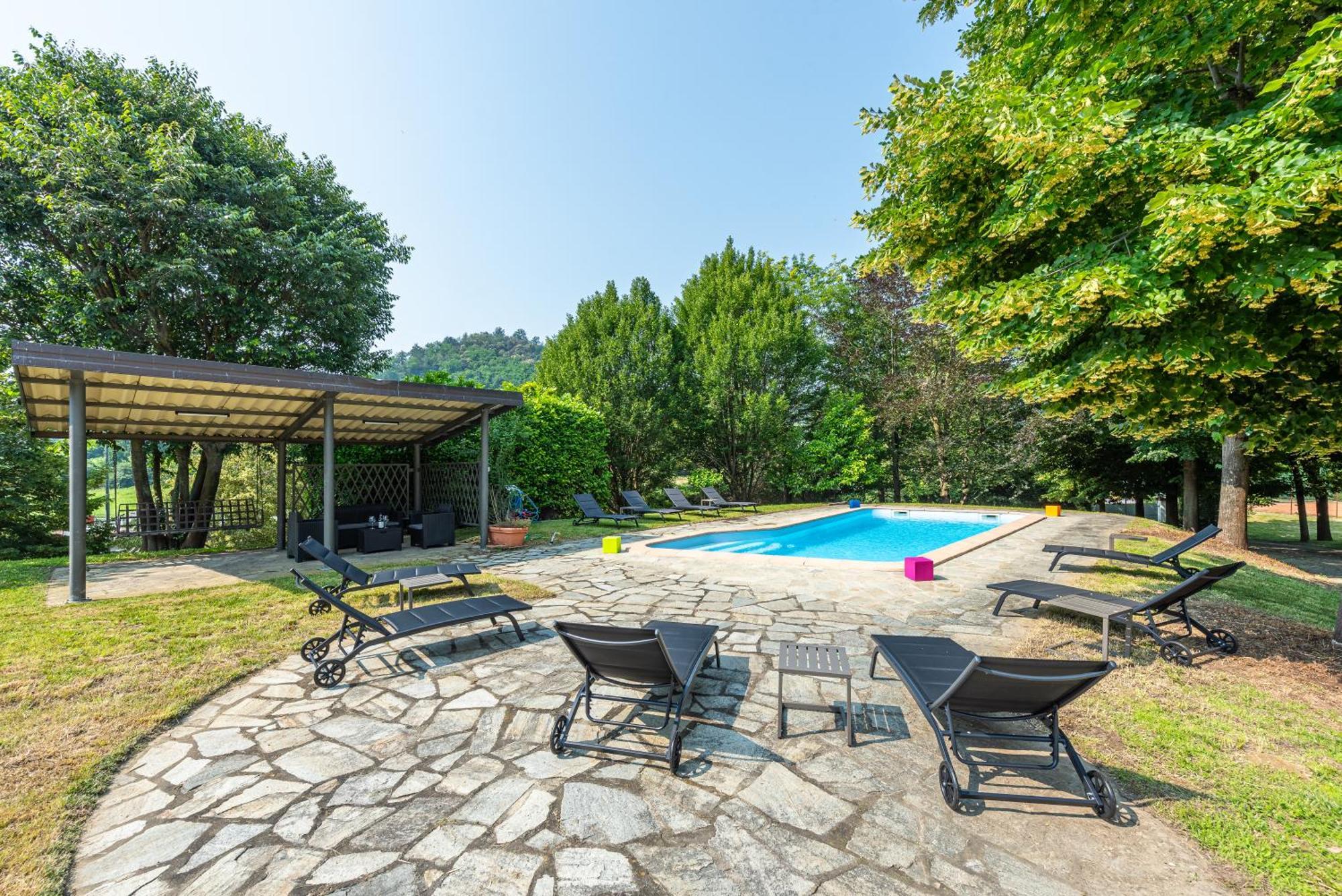 Villa Cornelia , Entire Villa With Private Pool Corneliano d'Alba ภายนอก รูปภาพ